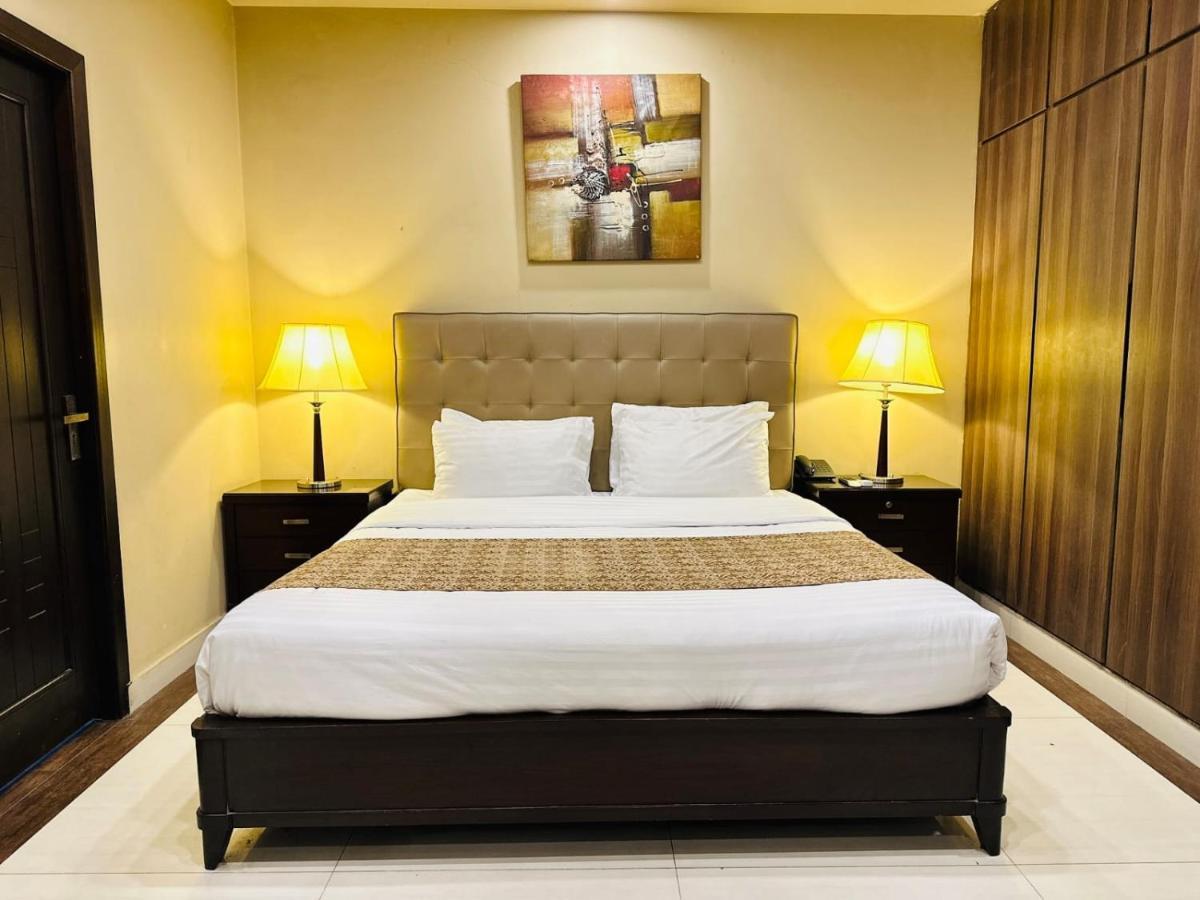 Grand Regent Hotel And Suites Fajsalabad Zewnętrze zdjęcie