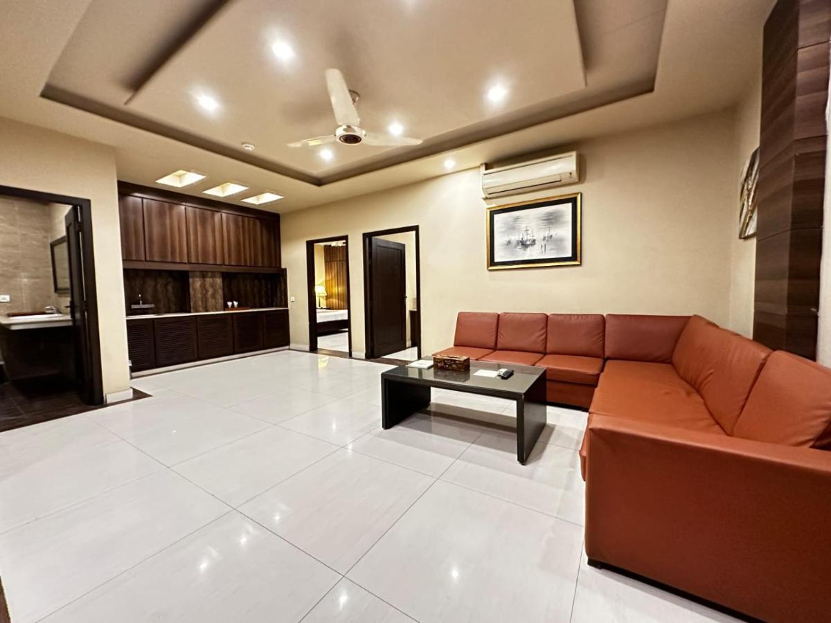 Grand Regent Hotel And Suites Fajsalabad Zewnętrze zdjęcie