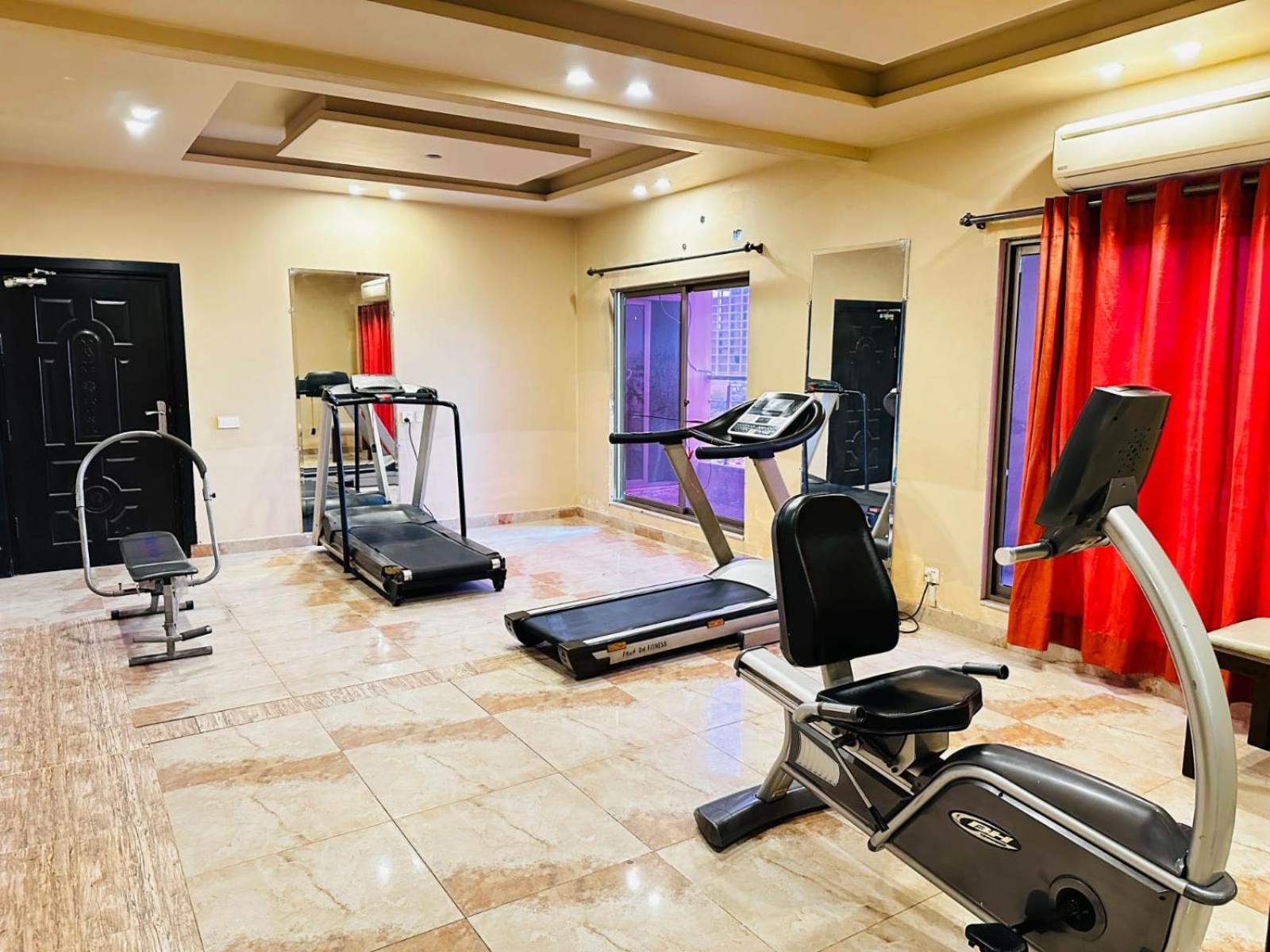 Grand Regent Hotel And Suites Fajsalabad Zewnętrze zdjęcie