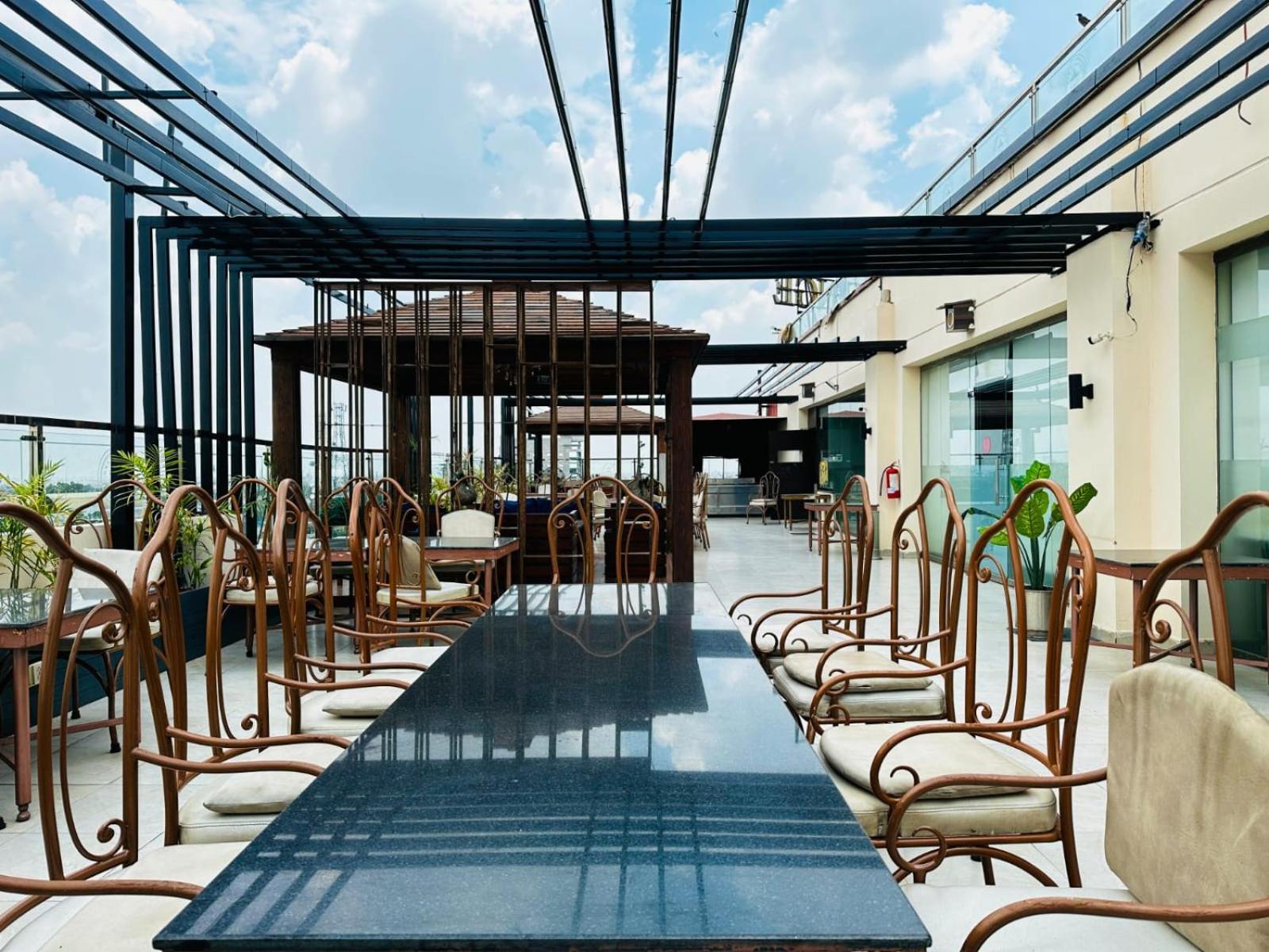 Grand Regent Hotel And Suites Fajsalabad Zewnętrze zdjęcie