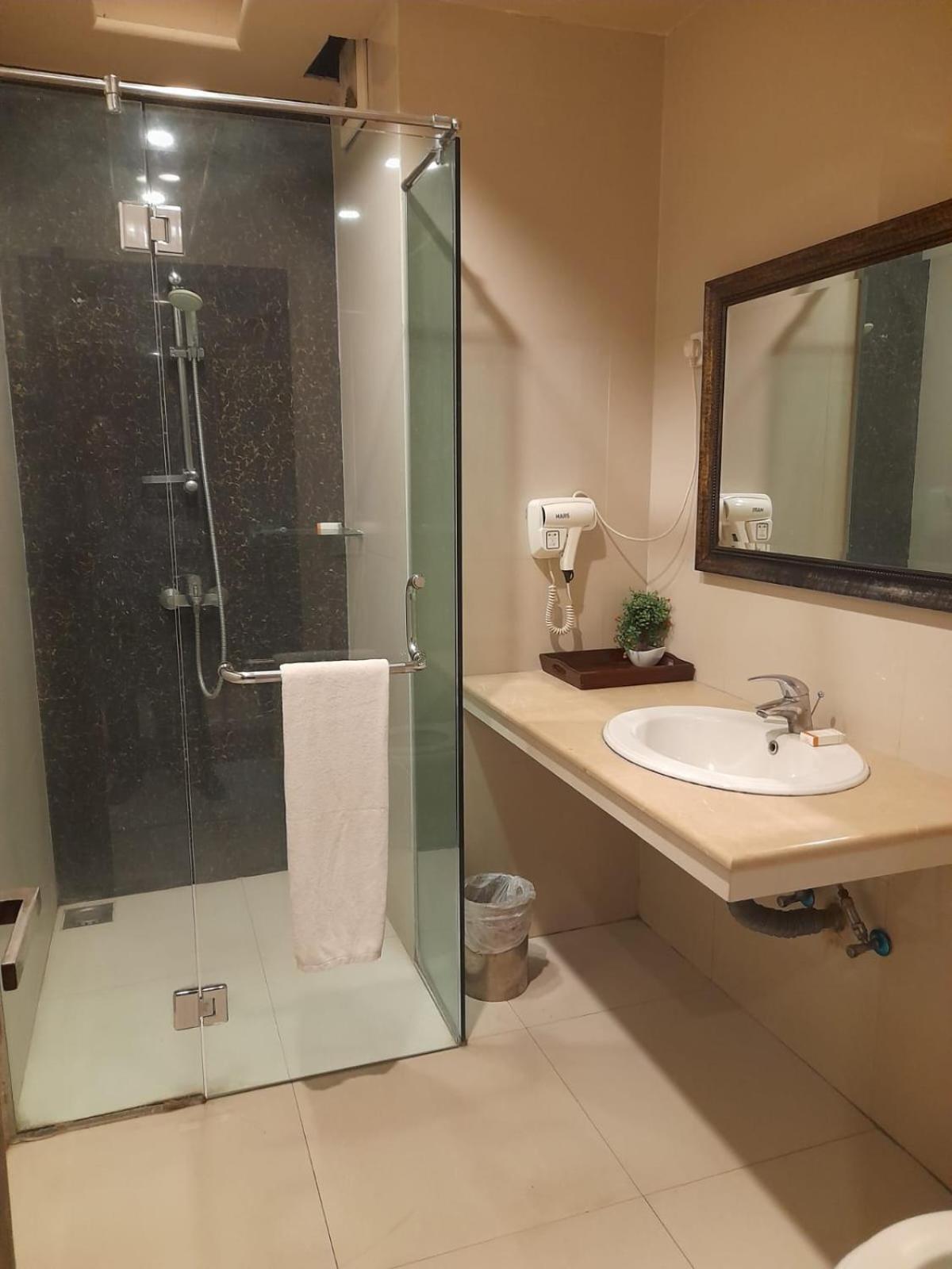 Grand Regent Hotel And Suites Fajsalabad Zewnętrze zdjęcie