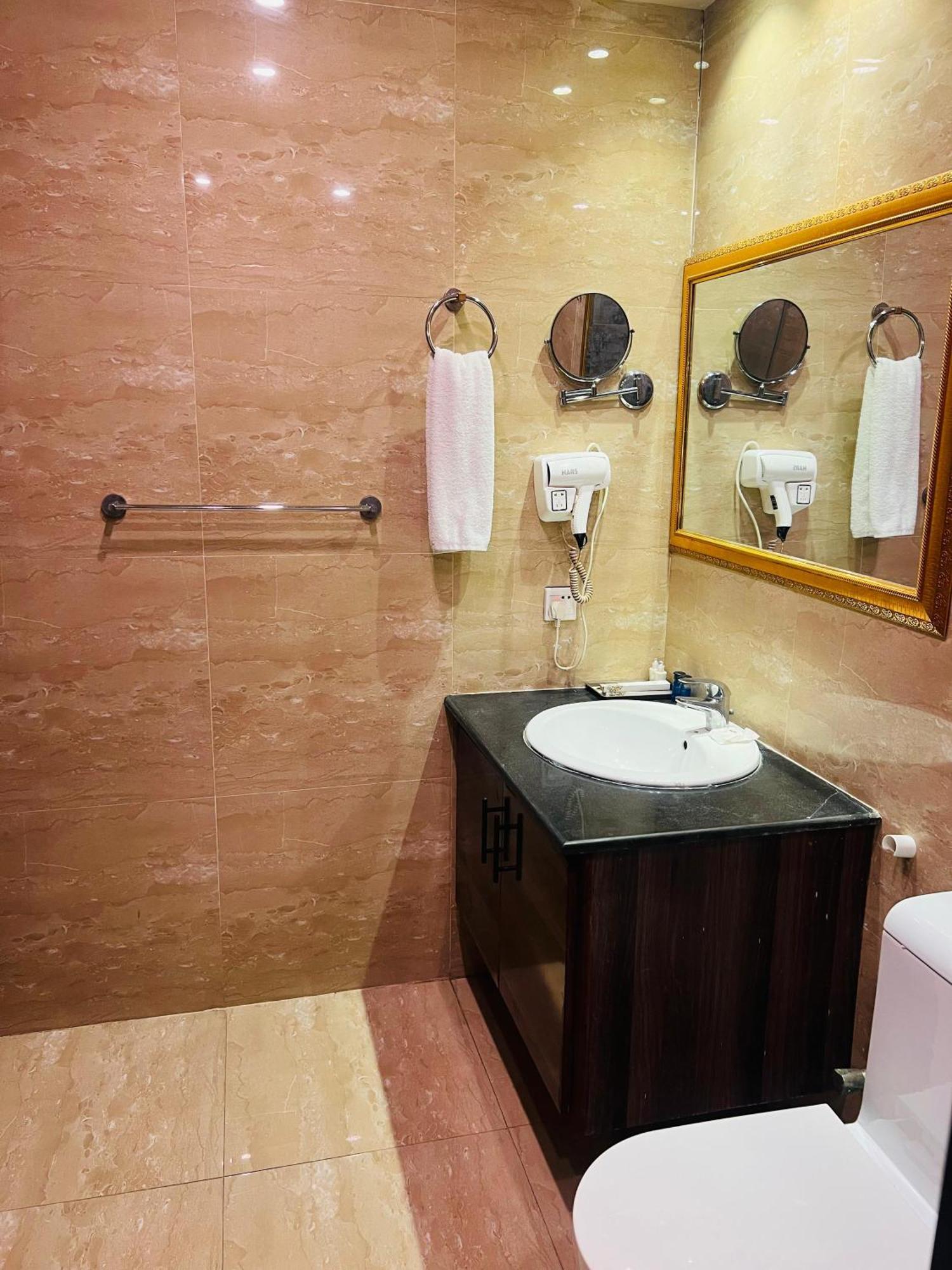 Grand Regent Hotel And Suites Fajsalabad Zewnętrze zdjęcie