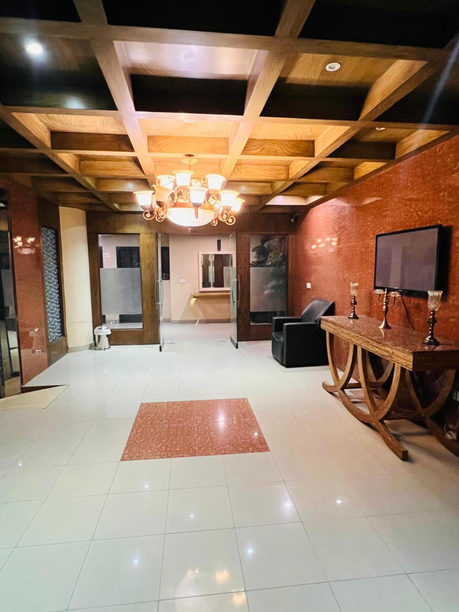 Grand Regent Hotel And Suites Fajsalabad Zewnętrze zdjęcie