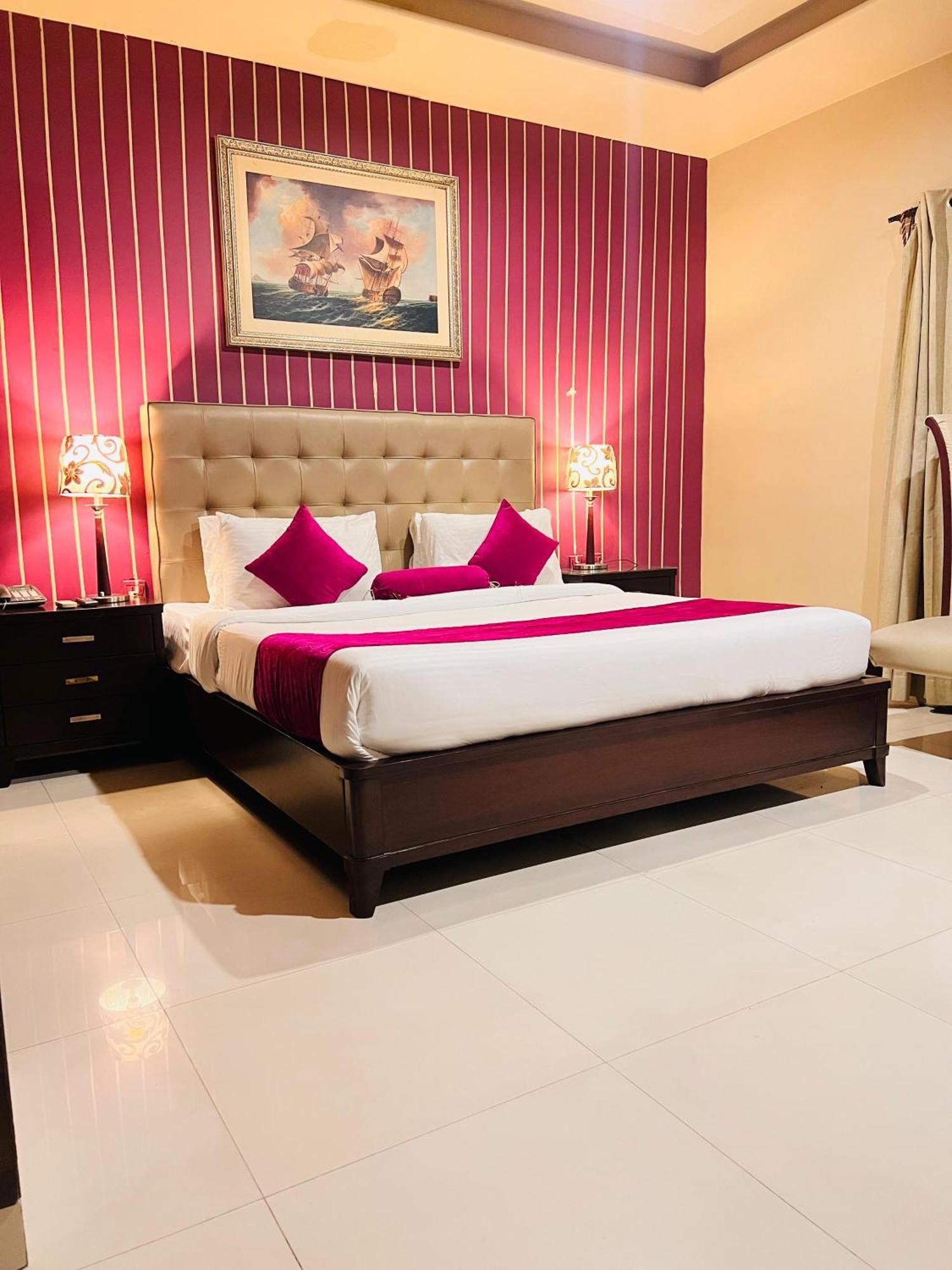 Grand Regent Hotel And Suites Fajsalabad Zewnętrze zdjęcie